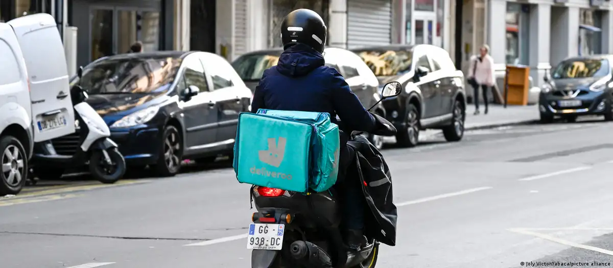 EU states agree to regulate Deliveroo, Uber workers' rights