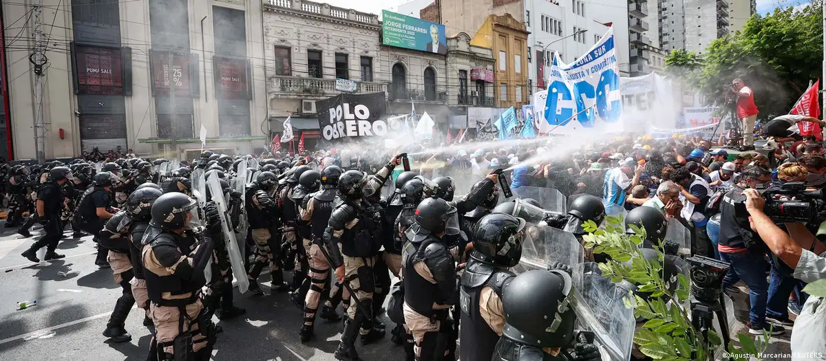 Argentina: Riot police confront Milei austerity protests