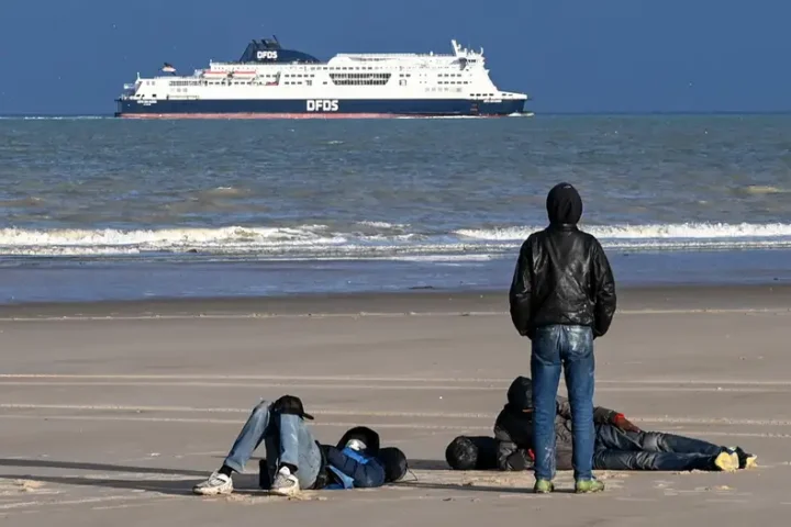 5 migrants die in English Channel crossing attempt