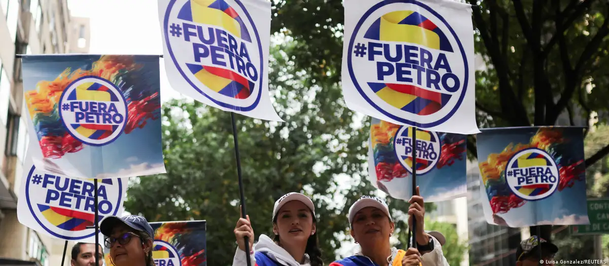 Colombia: Thousands protest President Petro's reforms