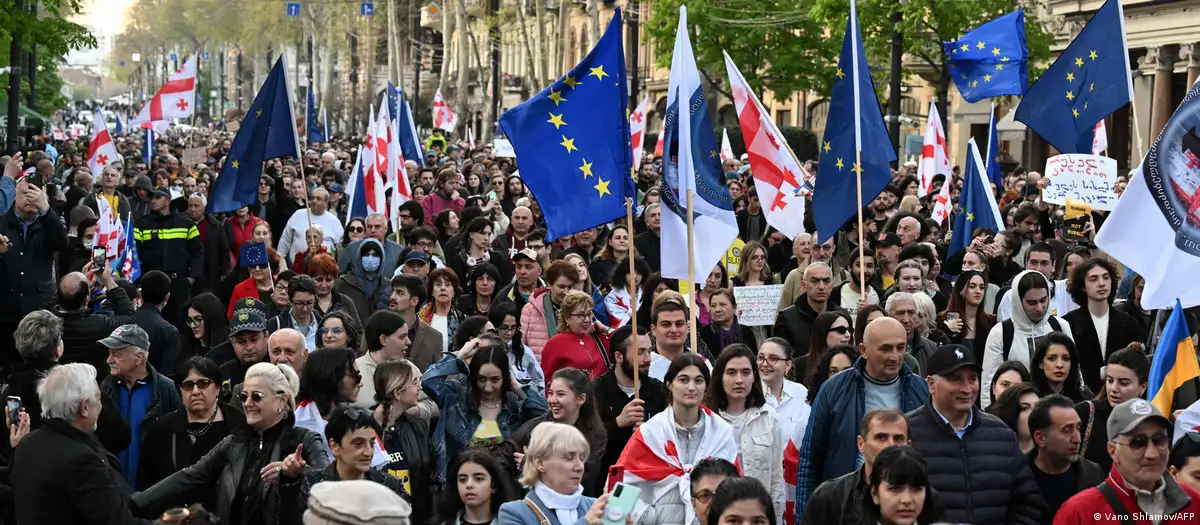 Georgia: Thousands protest 'foreign agent' law