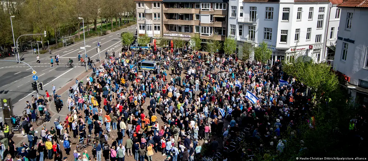 Germany: Hundreds at solidarity march after synagogue attack
