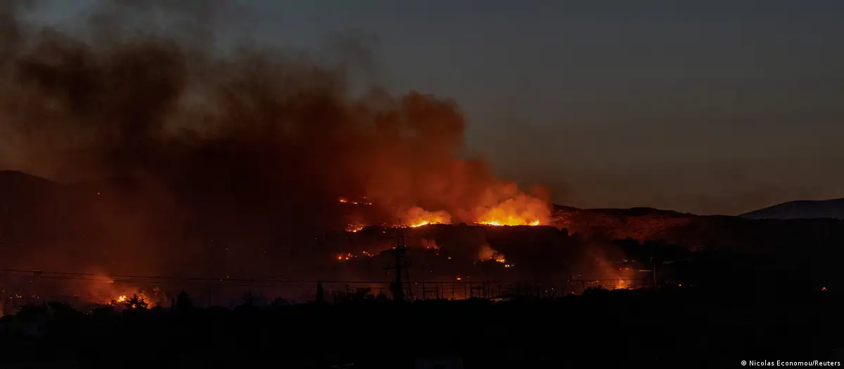 Greece raises wildfire alert amid early blazes