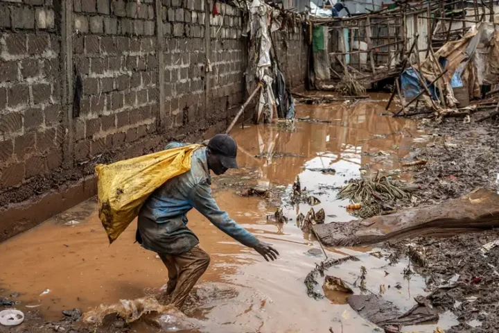 Kenya flooding leaves dozens dead after dam collapse