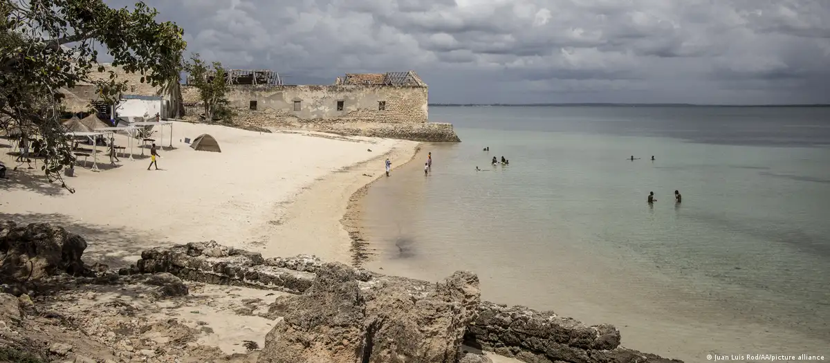 Mozambique: More than 90 killed as overcrowded boat sinks