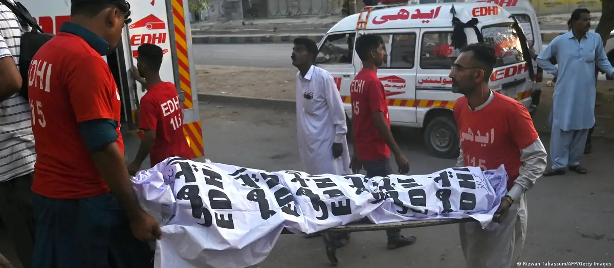Pakistan: 17 pilgrims killed, dozens injured in bus crash