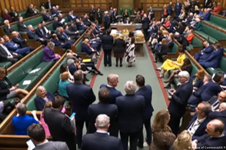 Rwanda plan: UK Parliament passes migrant deportation bill