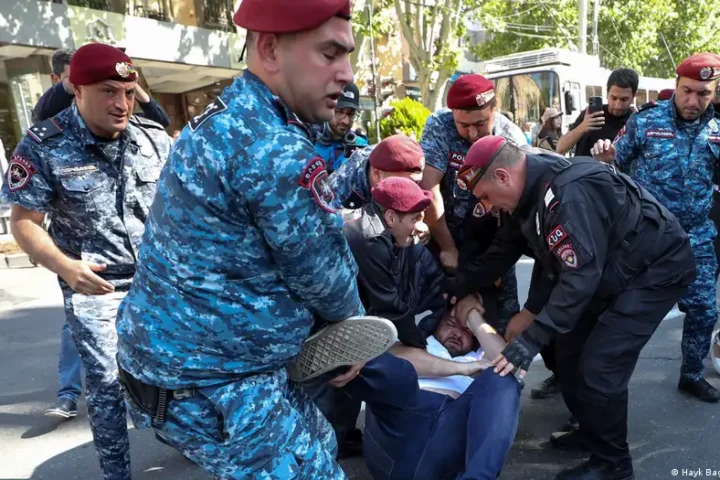 Armenia detains hundreds of anti-government protesters