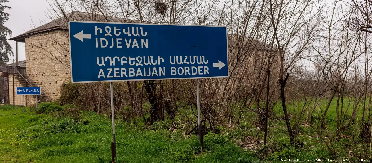 Armenia returns 4 border villages to Azerbaijan