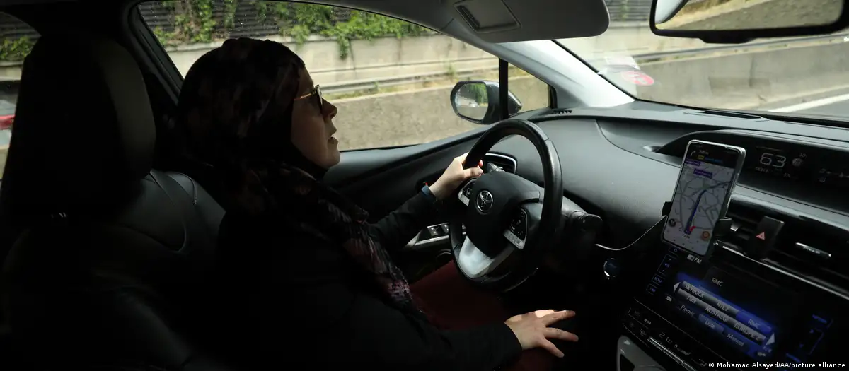 French campaign urges men: 'Drive like a woman!'