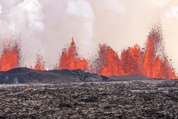 Iceland: Grindavik volcano eruption prompts new evacuations