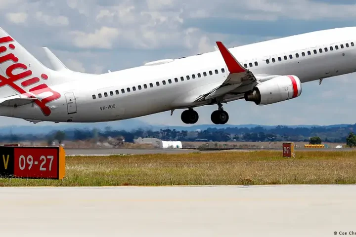 Australia: Man arrested after running naked through plane