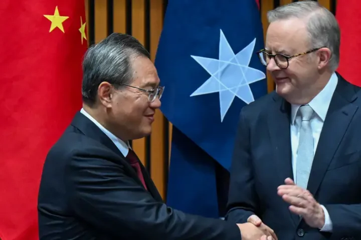 Australia and China hold talks to mend bilateral ties