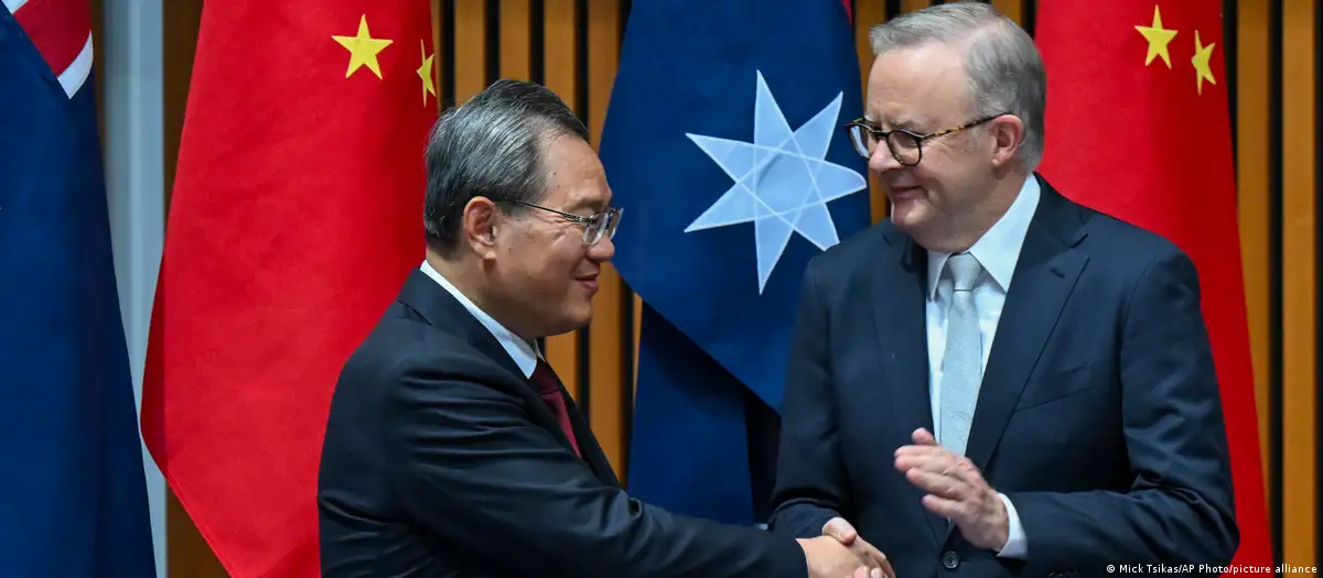 Australia and China hold talks to mend bilateral ties