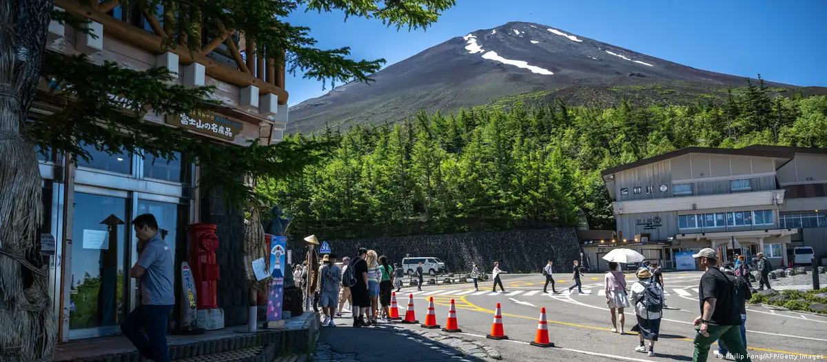 Japan: Deaths on Mount Fuji ahead of climbing season