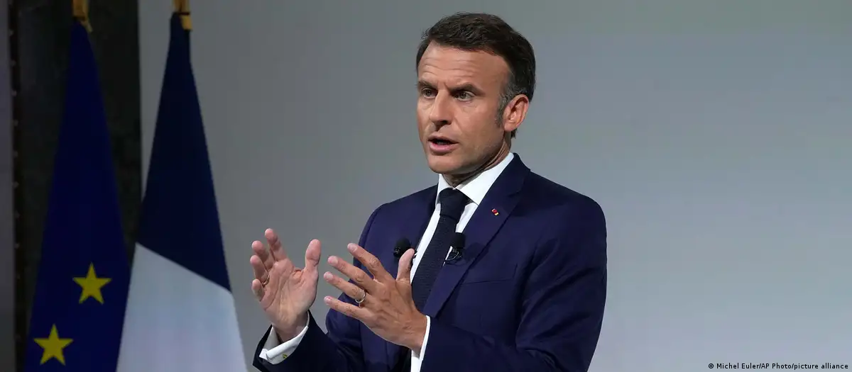 France: Macron calls on voters to reject 'extremism'