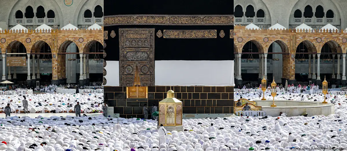 Saudi Arabia: Pilgrims gather for Hajj amid sweltering heat