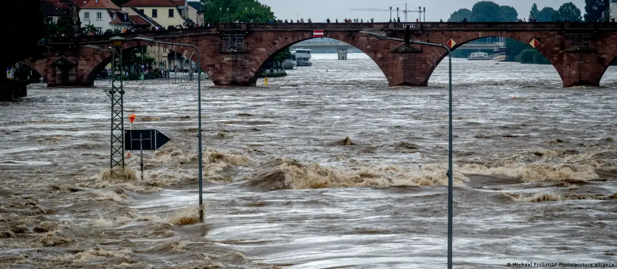 Germany floods: Scholz visits hard-hit areas