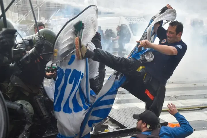 Argentina: Senate approves Milei's reform bill amid protests