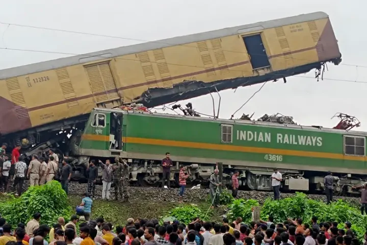 India: Several killed in train collision in West Bengal