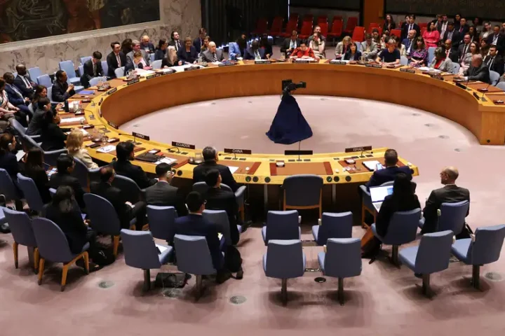 Gaza war: UN Security Council backs US cease-fire plan