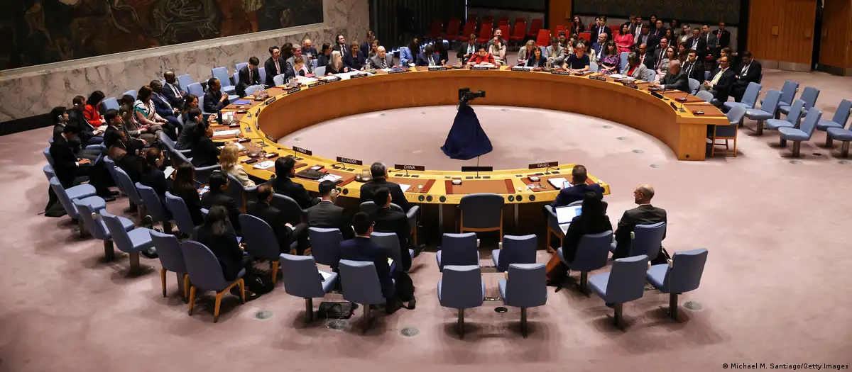 Gaza war: UN Security Council backs US cease-fire plan