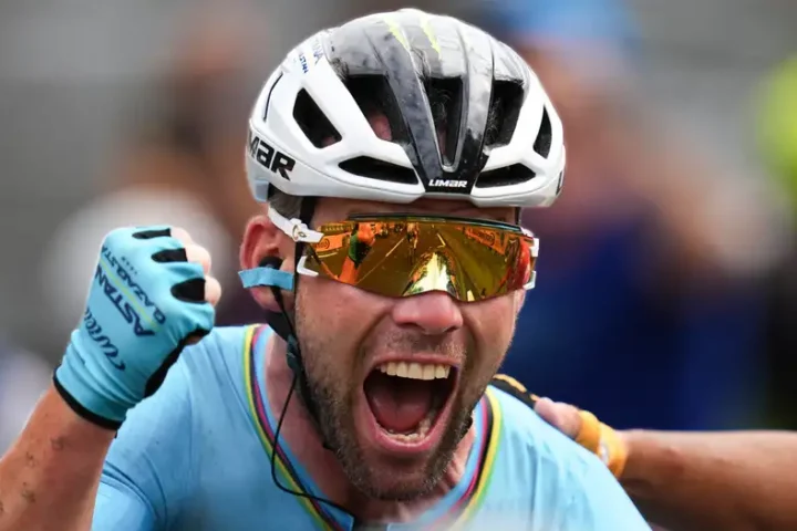 Tour de France: Cavendish wins record 35th stage