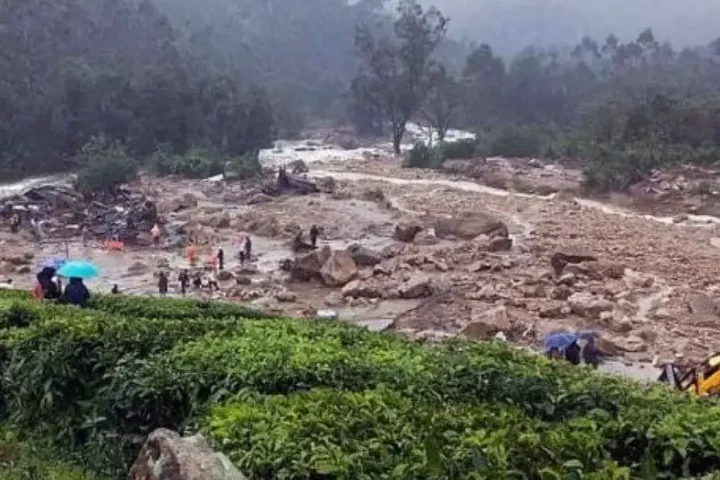 India: Heavy rains hinder landslide rescue efforts