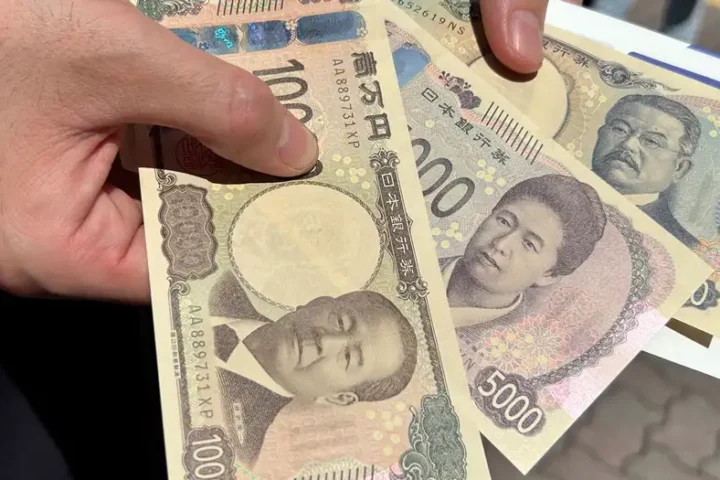 Japan issues new banknotes after decades