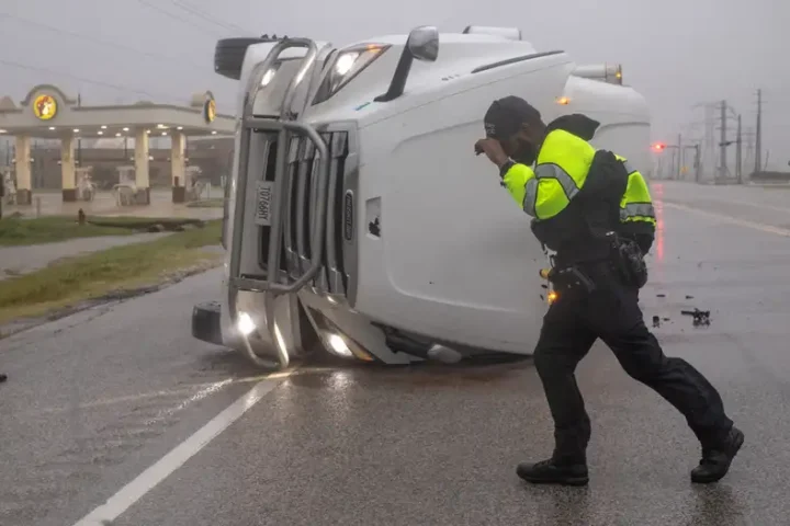 Storm Beryl in Texas kills 4, cuts power to millions