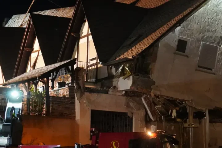 Germany: 2 dead, several trapped, after hotel collapse