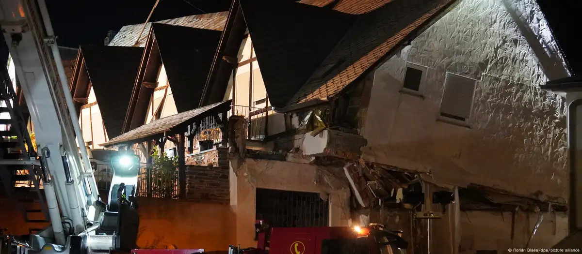 Germany: 2 dead, several trapped, after hotel collapse