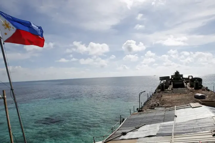 Chinese, Philippine ships collide in South China Sea