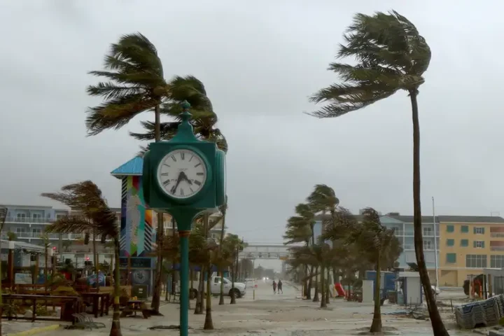 Storm Debby turns into hurricane before hitting Florida