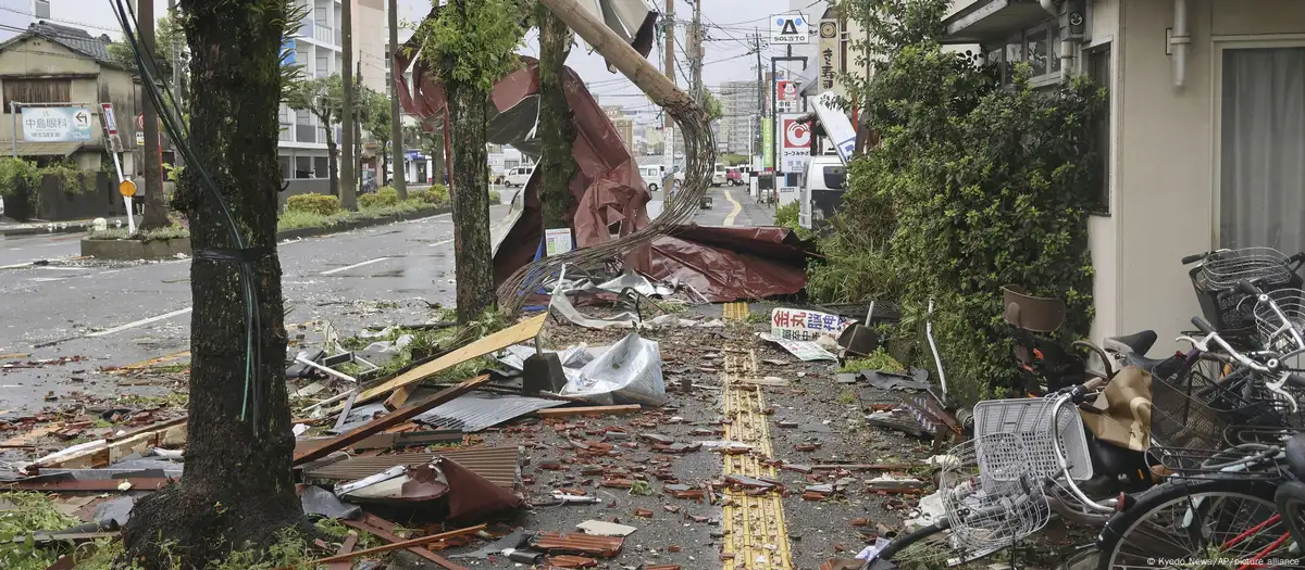 Japan: Typhoon Shanshan brings heavy rains, halts transport