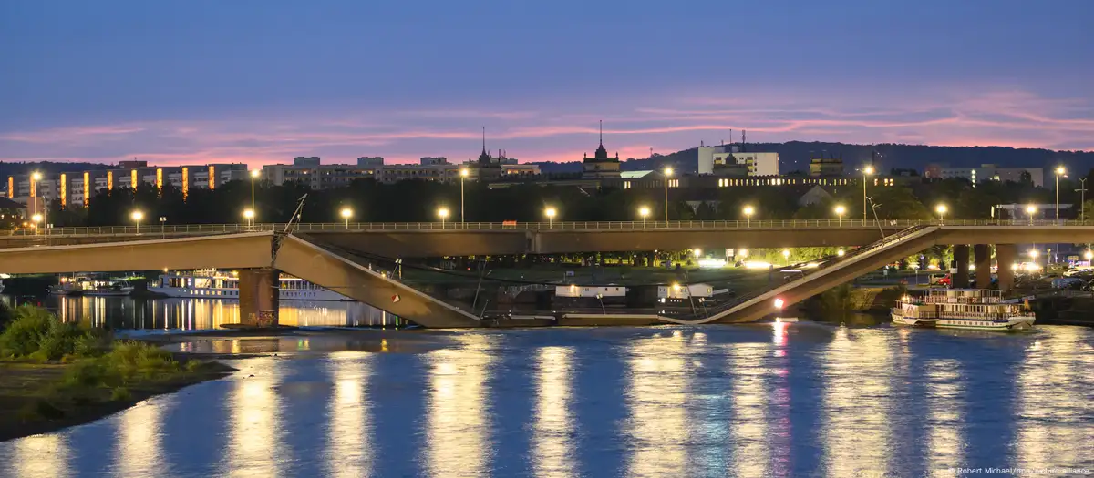 Germany: Bridge in Dresden collapses into Elbe river