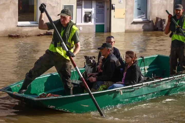 Europe floods: EU plans €10 billion aid for affected members