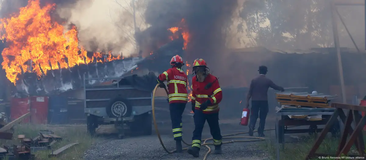 Portugal: Firefighters battle dozens of deadly wildfires