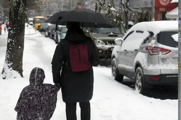 Ukraine updates: Germany pledges €100 million in winter aid