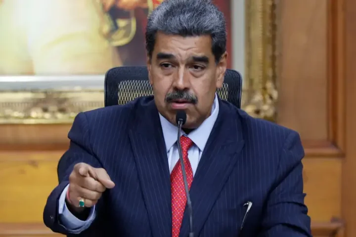 Venezuela: Maduro moves Christmas to October amid turmoil