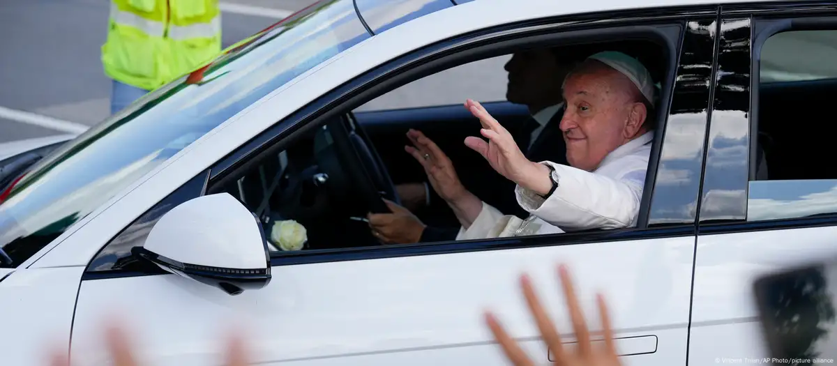 Pope Francis wraps up 12-day Asia-Pacific tour