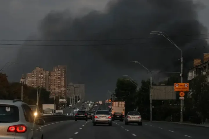 Ukraine updates: Russian missiles rock Kyiv