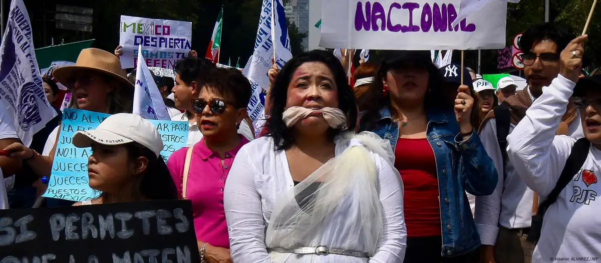 Mexico: Students protest planned judicial overhaul