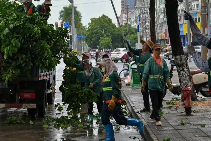 Super Typhoon Yagi: Rains lash China ahead of landfall