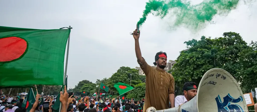 Bangladesh: Thousands rally to mark ousting of PM