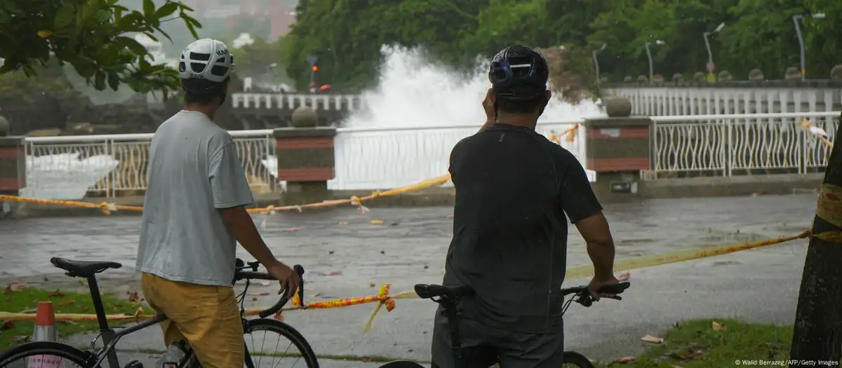 Taiwan mobilizes troops as Typhoon Krathon approaches