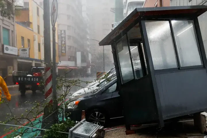 Taiwan: 'Weird' Typhoon Krathon lands on west coast