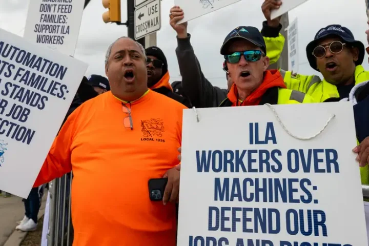 US dockworkers end strike after tentative pay deal