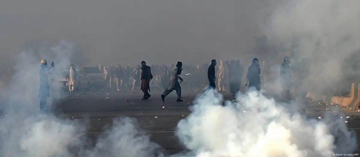 Pakistan: Imran Khan supporters storm capital