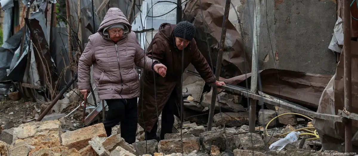 Russian strikes kill 5 in southern regions